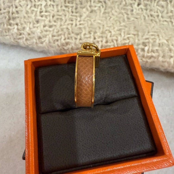 HERMES Kelly Gold Tone Scarf Ring - Picture 6 of 8
